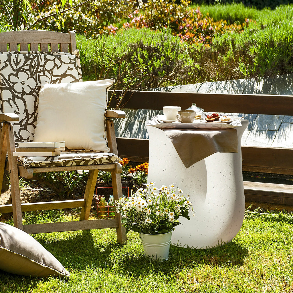 17.7" Pedestal Table